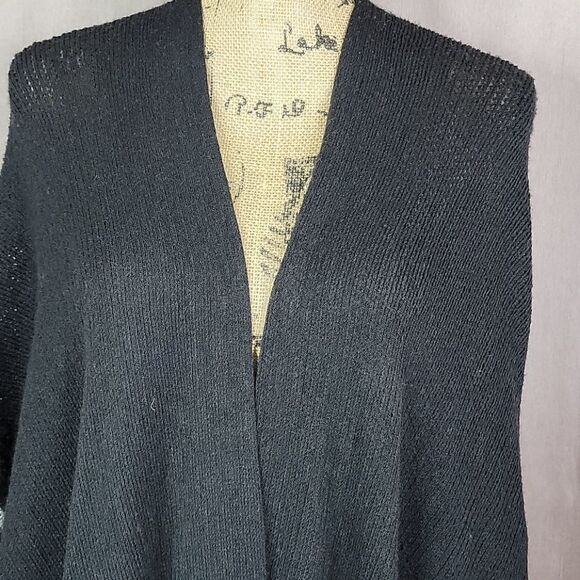 CAREN SPORT‎ Fringed  Chevron Cape OS Plus - Picture 2 of 9